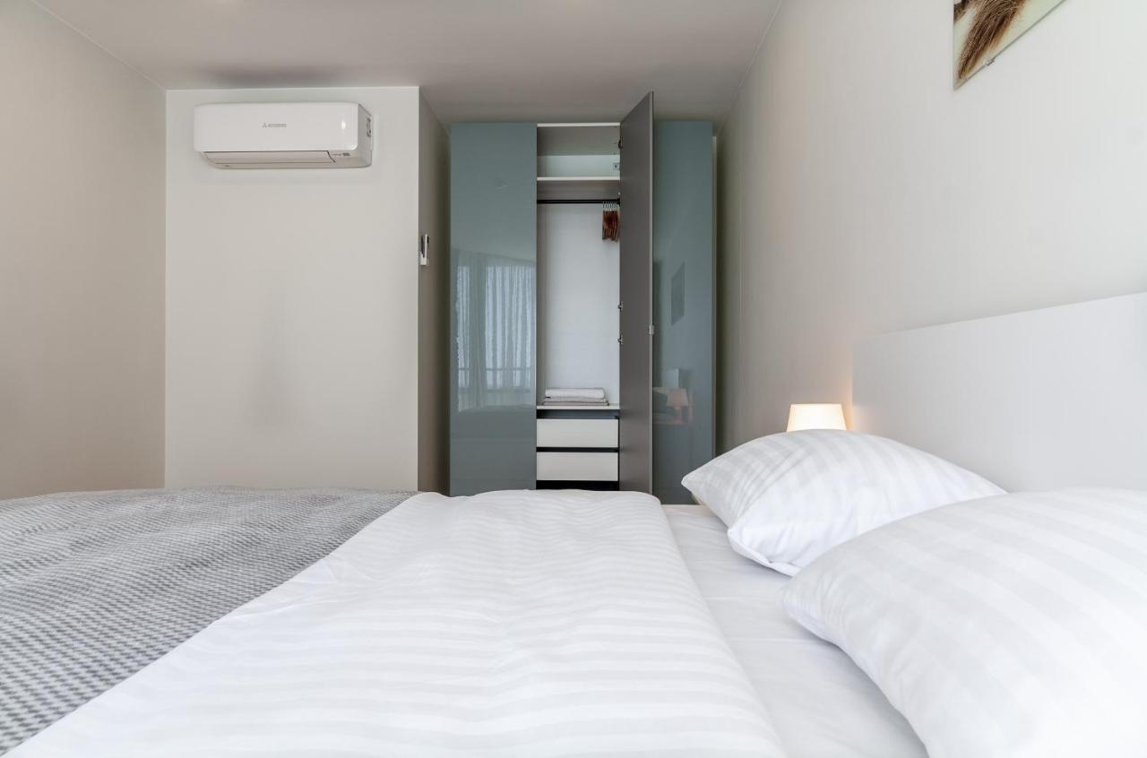 Elija Swan-Toy Apartments Šventoji المظهر الخارجي الصورة