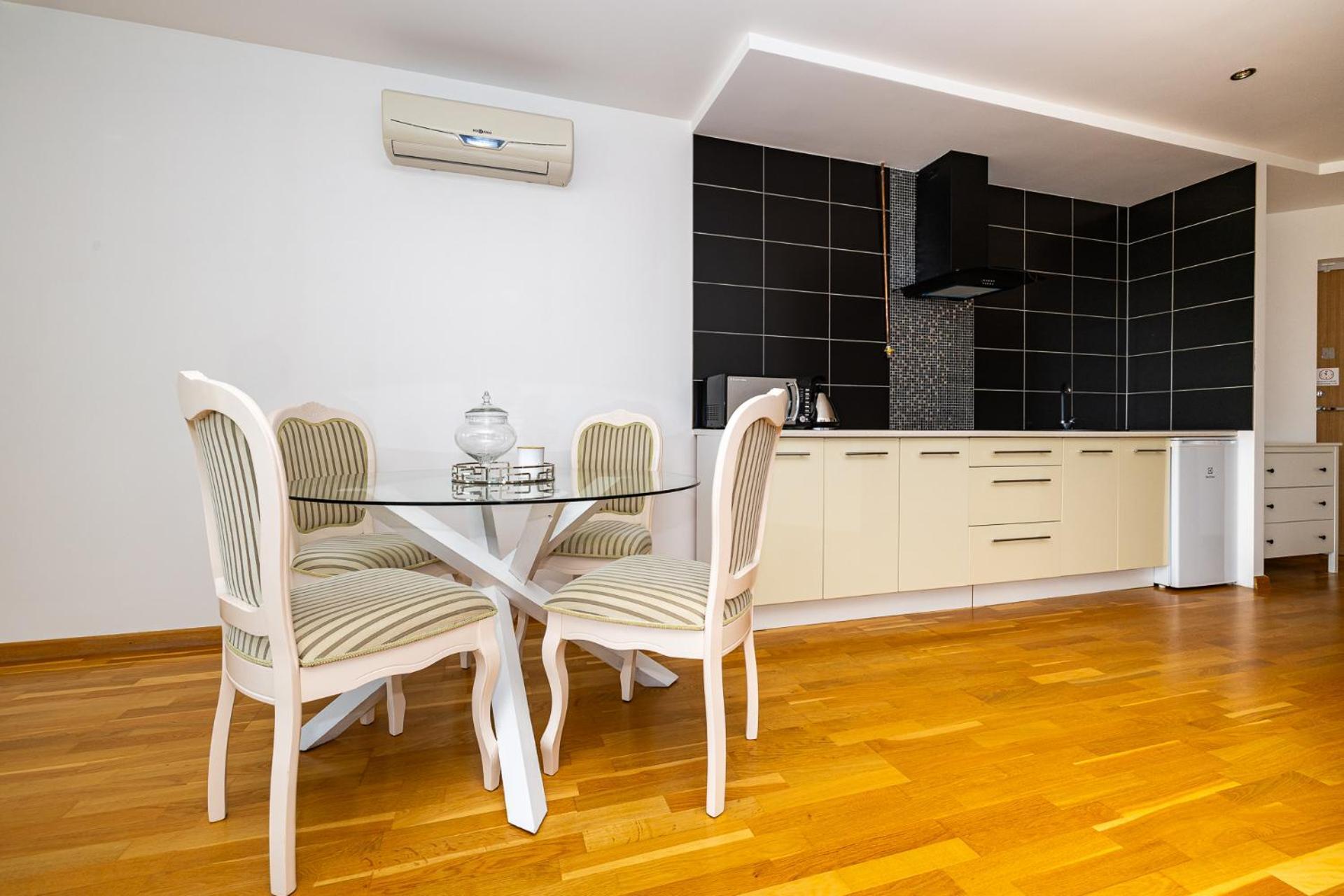 Elija Swan-Toy Apartments Šventoji المظهر الخارجي الصورة